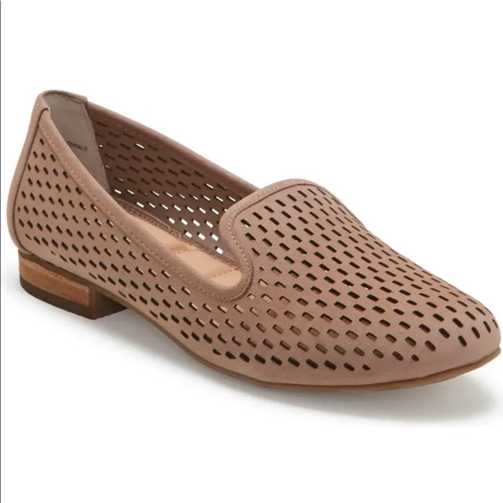 Me Too • Leather Perforated Tan Loafers Sz 8